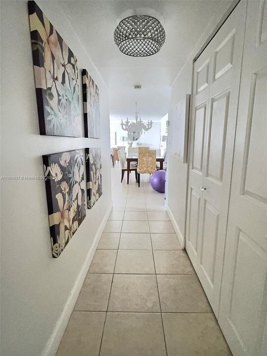 合同活跃: $259,900 (2 贝兹, 2 浴室, 1311 平方英尺)