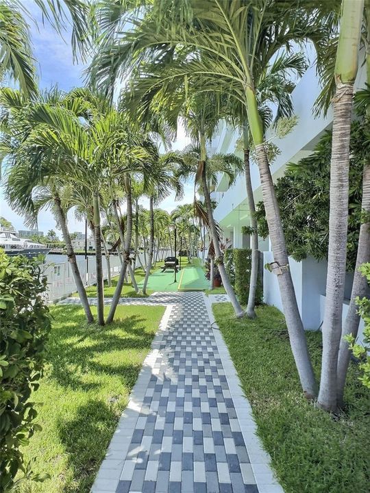 合同活跃: $259,900 (2 贝兹, 2 浴室, 1311 平方英尺)