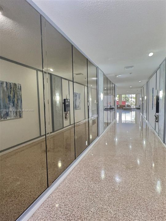 合同活跃: $259,900 (2 贝兹, 2 浴室, 1311 平方英尺)