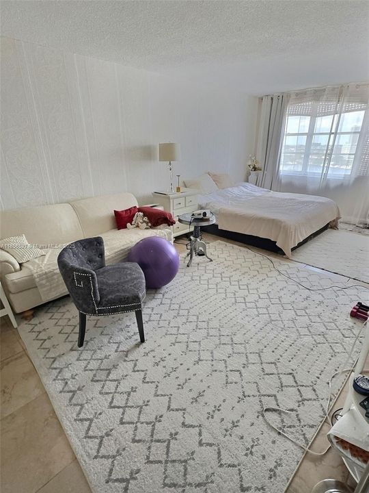 合同活跃: $259,900 (2 贝兹, 2 浴室, 1311 平方英尺)