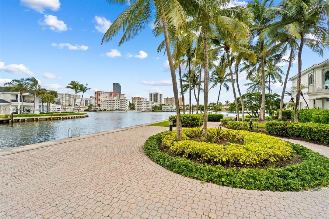 Active With Contract: $1,995,000 (3 beds, 4 baths, 3200 Square Feet)