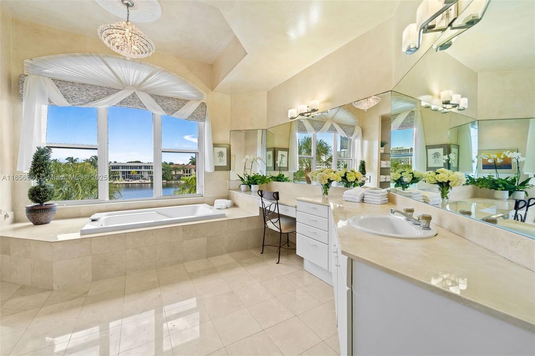 Active With Contract: $1,995,000 (3 beds, 4 baths, 3200 Square Feet)