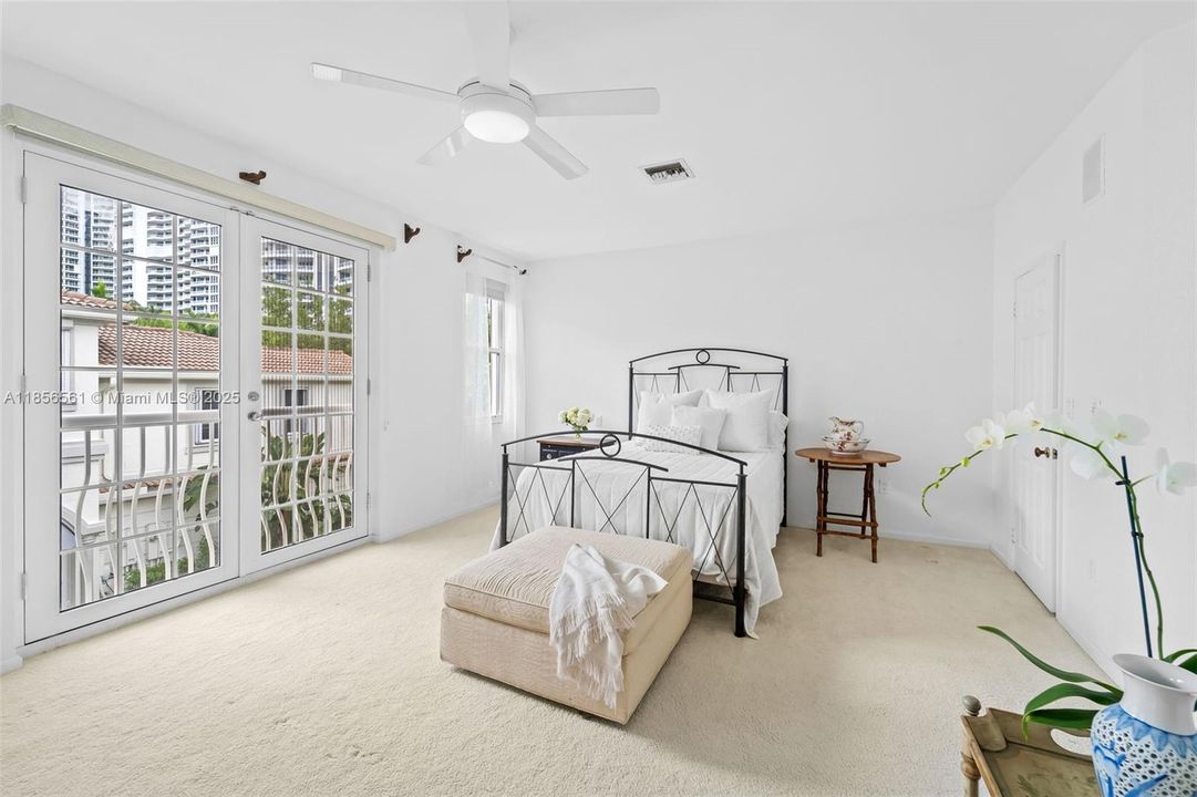 Active With Contract: $1,995,000 (3 beds, 4 baths, 3200 Square Feet)