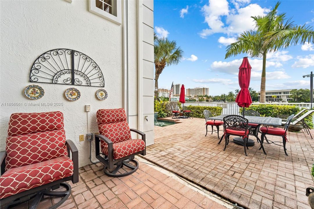 Active With Contract: $1,995,000 (3 beds, 4 baths, 3200 Square Feet)