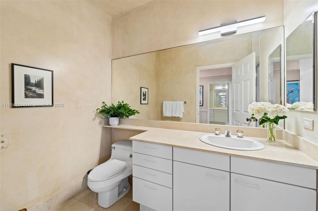 Active With Contract: $1,995,000 (3 beds, 4 baths, 3200 Square Feet)