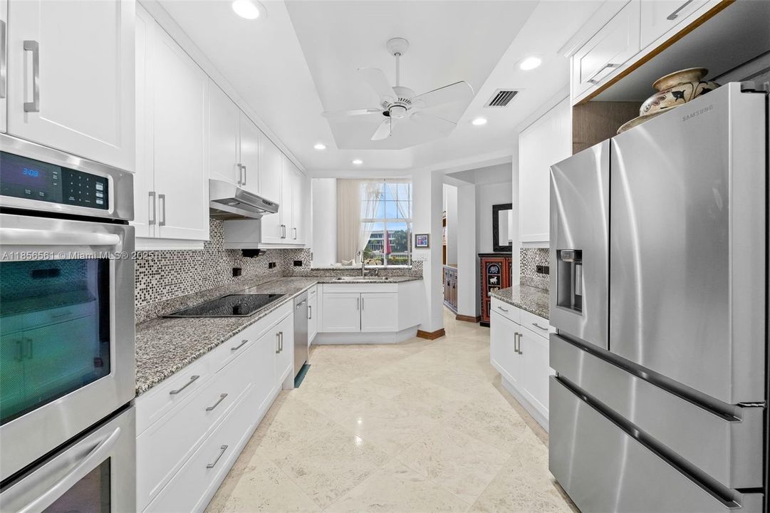 Active With Contract: $1,995,000 (3 beds, 4 baths, 3200 Square Feet)