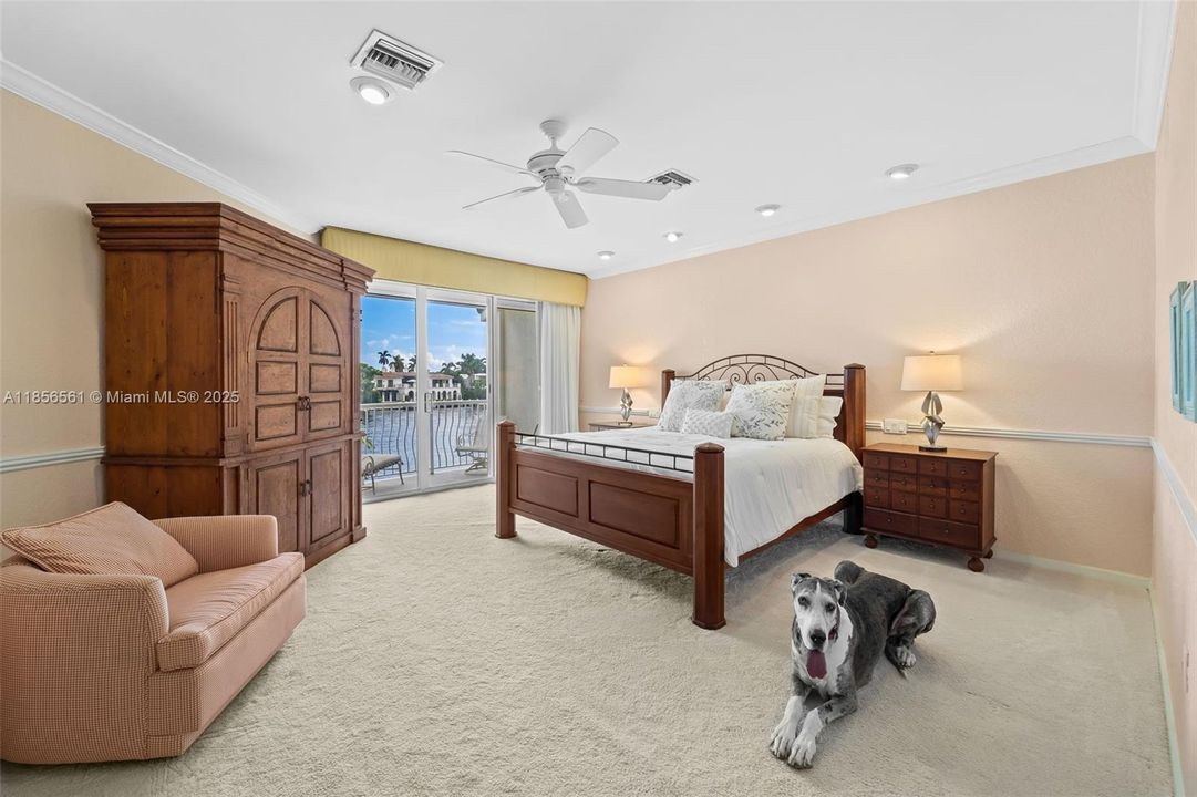 Active With Contract: $1,995,000 (3 beds, 4 baths, 3200 Square Feet)