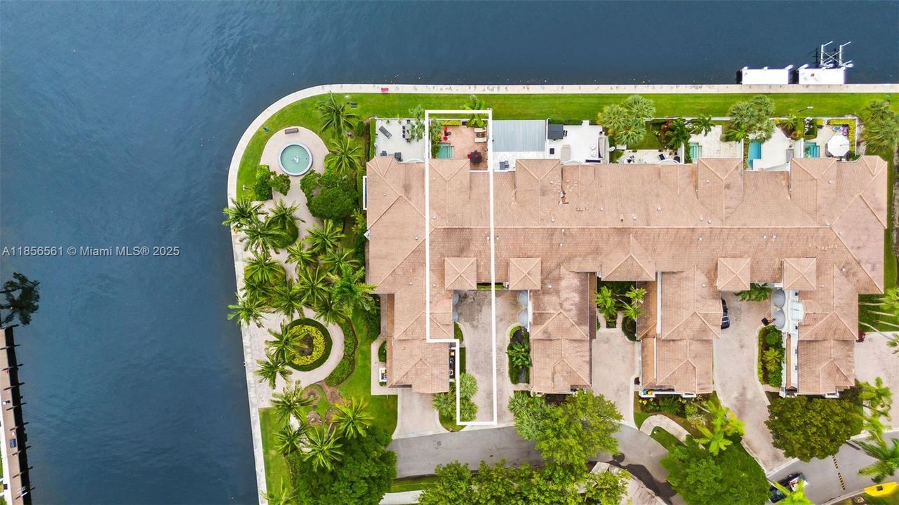 Active With Contract: $1,995,000 (3 beds, 4 baths, 3200 Square Feet)