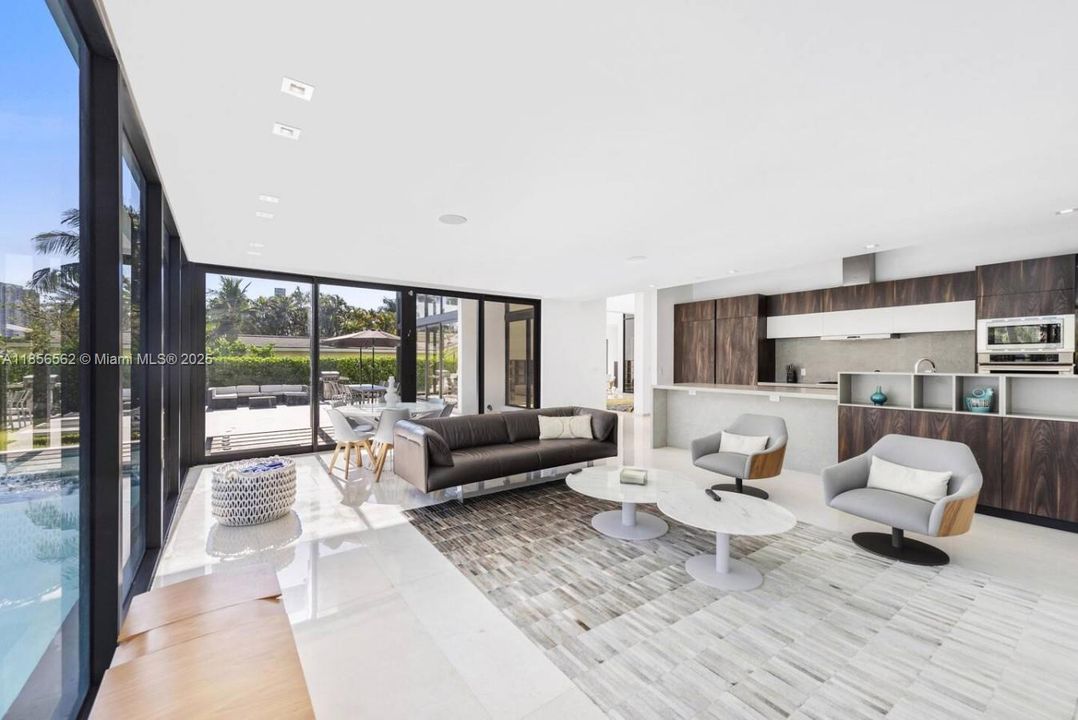 En Renta: $55,000 (6 camas, 6 baños, 5793 Pies cuadrados)