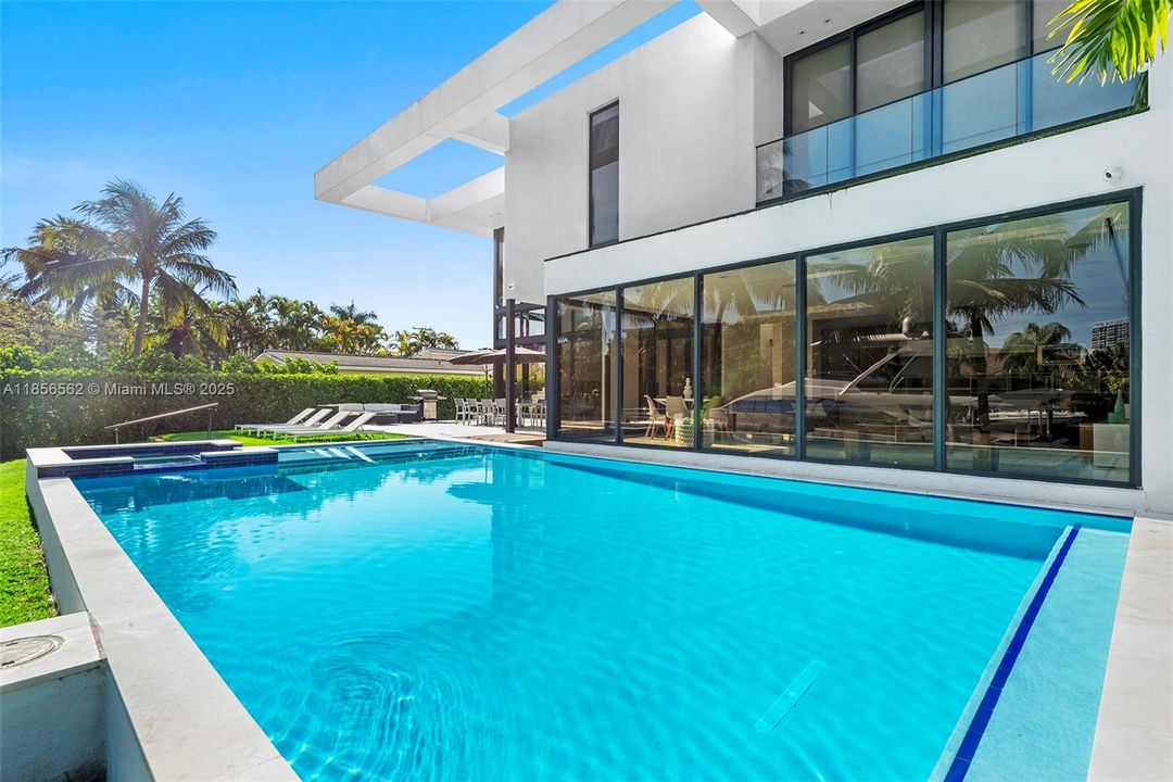 En Renta: $55,000 (6 camas, 6 baños, 5793 Pies cuadrados)