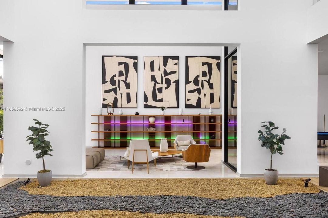 En Renta: $55,000 (6 camas, 6 baños, 5793 Pies cuadrados)