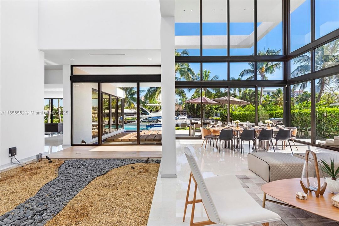 En Renta: $55,000 (6 camas, 6 baños, 5793 Pies cuadrados)