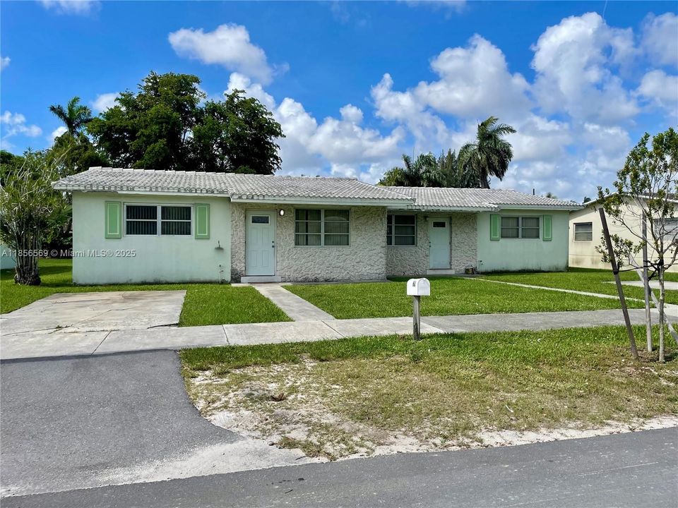 Recently Sold: $599,999 (4 beds, 2 baths, 1753 Square Feet)