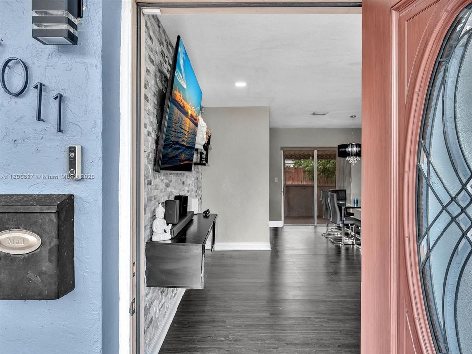 最近售出: $475,000 (3 贝兹, 2 浴室, 1125 平方英尺)