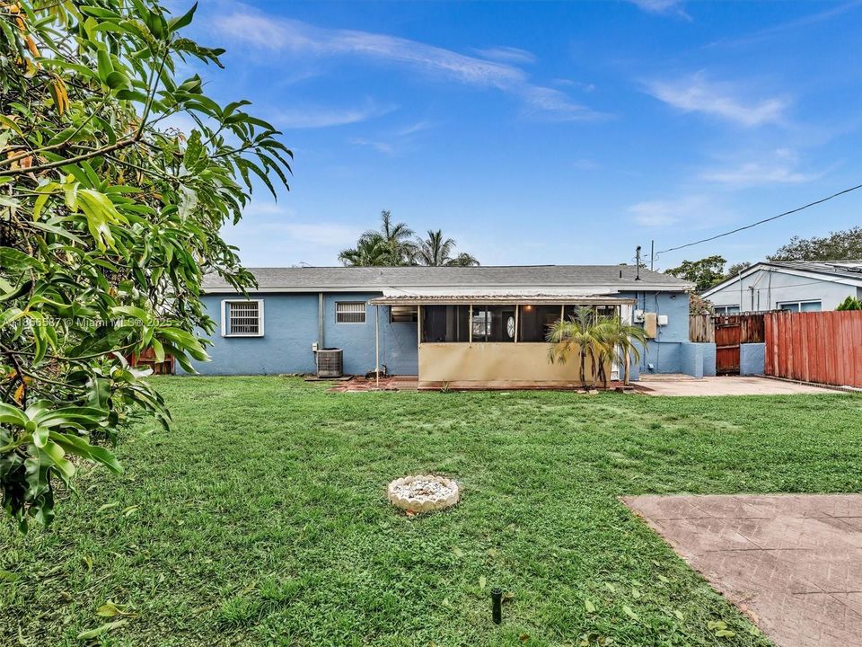 最近售出: $475,000 (3 贝兹, 2 浴室, 1125 平方英尺)