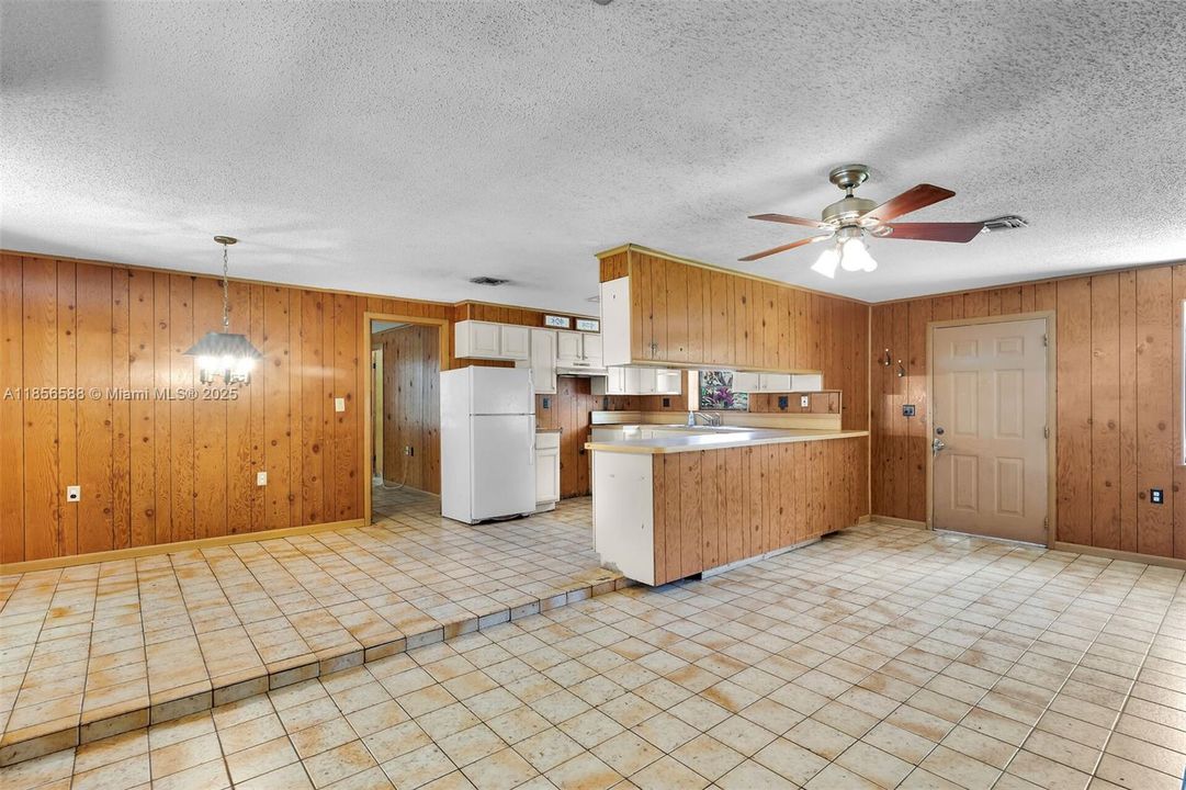 Недавно продано: $719,000 (2 спален, 2 ванн, 1224 Квадратных фут)