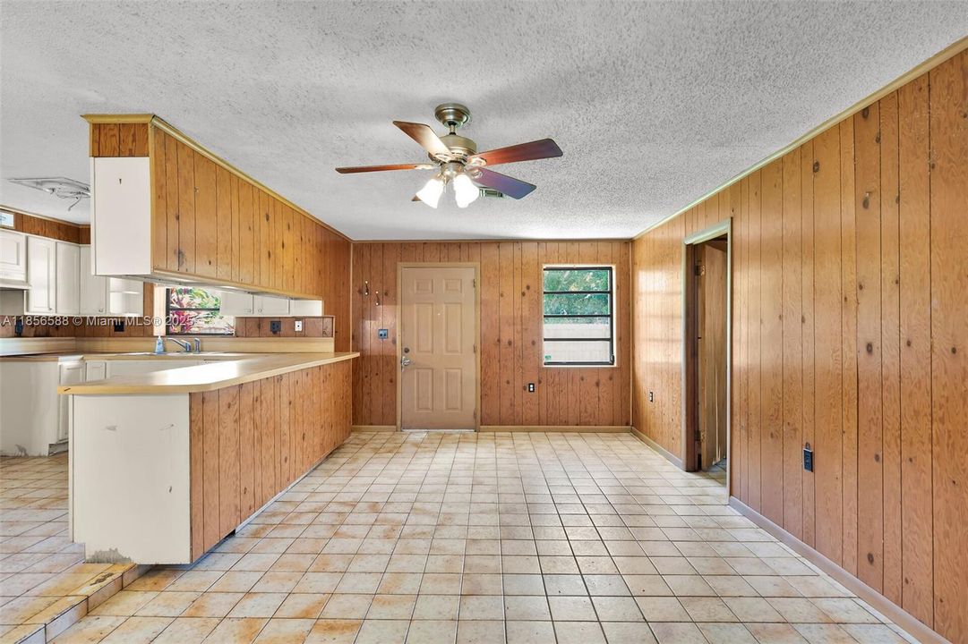 Недавно продано: $719,000 (2 спален, 2 ванн, 1224 Квадратных фут)