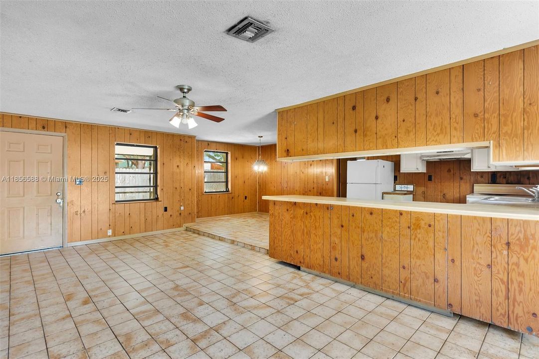 Недавно продано: $719,000 (2 спален, 2 ванн, 1224 Квадратных фут)