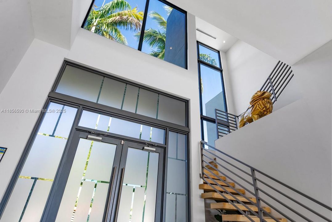 For Rent: $38,500 (6 beds, 5 baths, 4380 Square Feet)