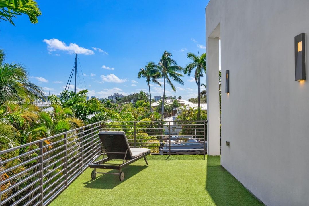 For Rent: $38,500 (6 beds, 5 baths, 4380 Square Feet)