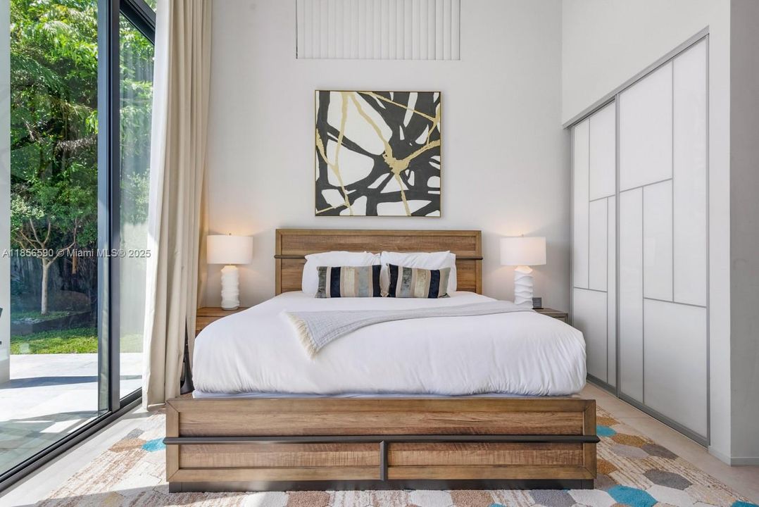 For Rent: $38,500 (6 beds, 5 baths, 4380 Square Feet)