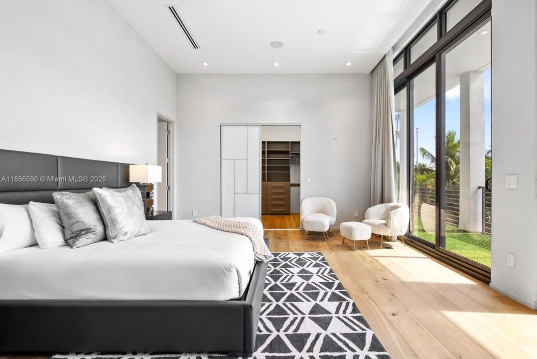 For Rent: $38,500 (6 beds, 5 baths, 4380 Square Feet)