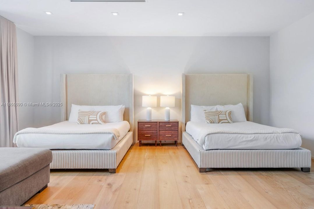 For Rent: $38,500 (6 beds, 5 baths, 4380 Square Feet)