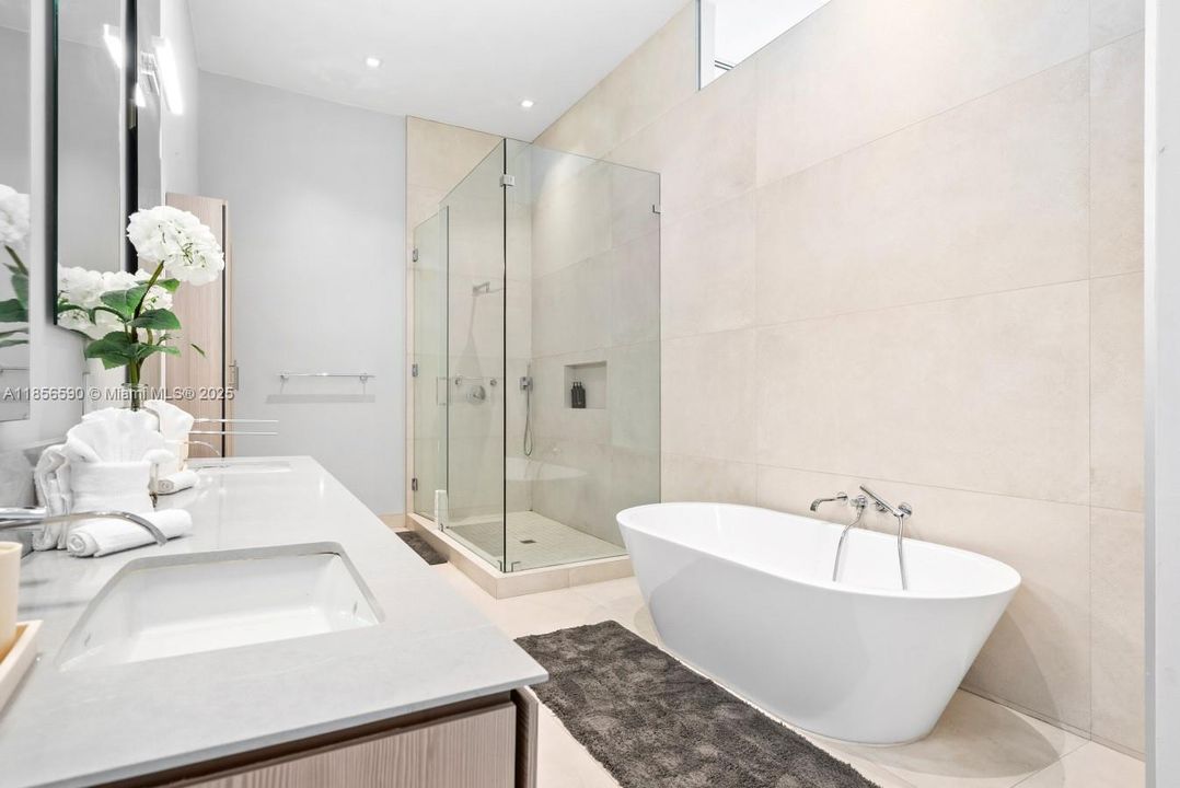 For Rent: $38,500 (6 beds, 5 baths, 4380 Square Feet)