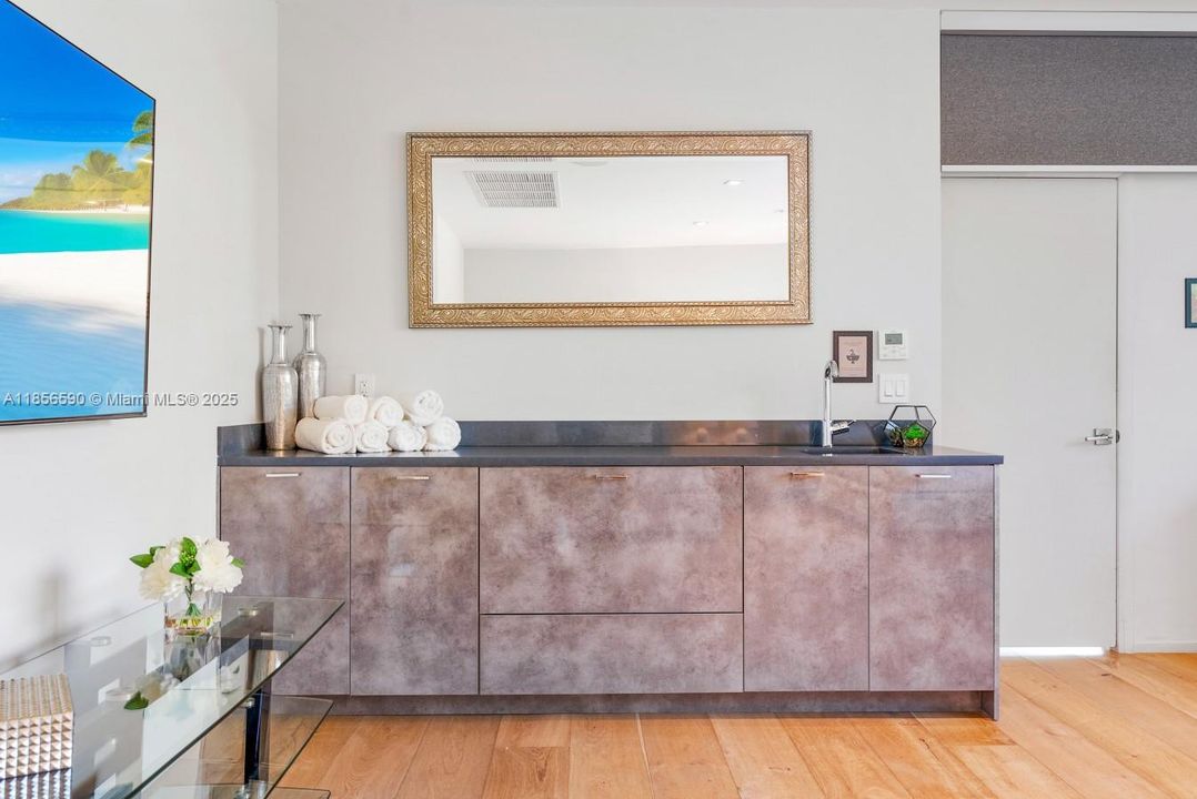 For Rent: $38,500 (6 beds, 5 baths, 4380 Square Feet)