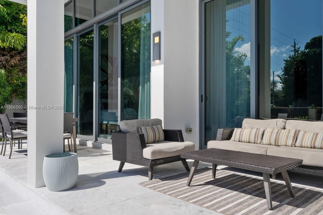 For Rent: $38,500 (6 beds, 5 baths, 4380 Square Feet)