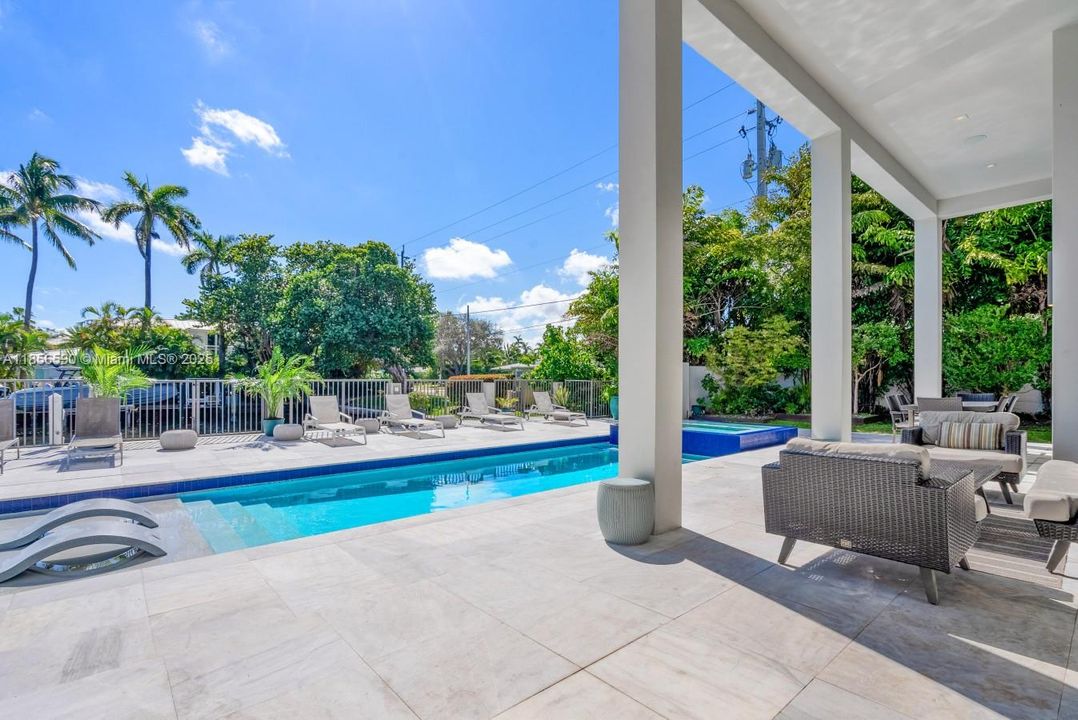 For Rent: $38,500 (6 beds, 5 baths, 4380 Square Feet)