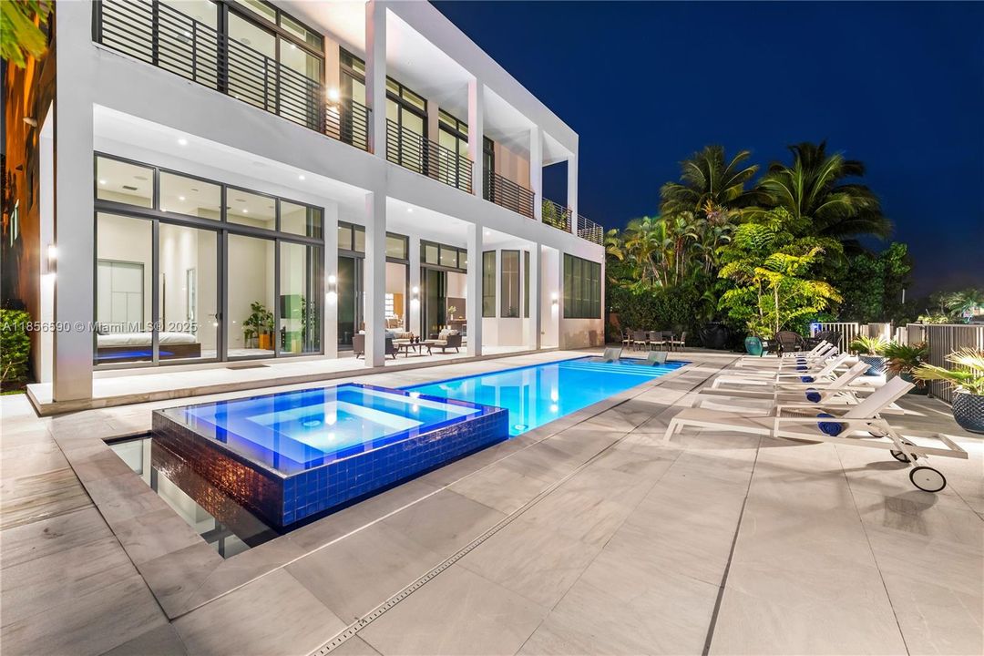 For Rent: $38,500 (6 beds, 5 baths, 4380 Square Feet)