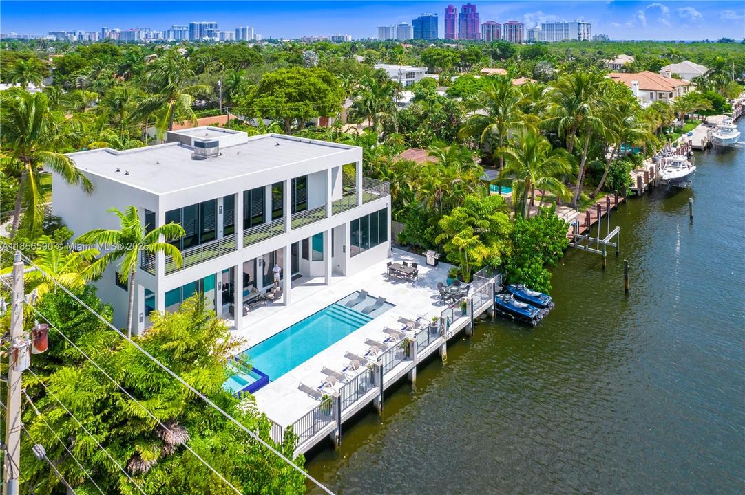 For Rent: $38,500 (6 beds, 5 baths, 4380 Square Feet)