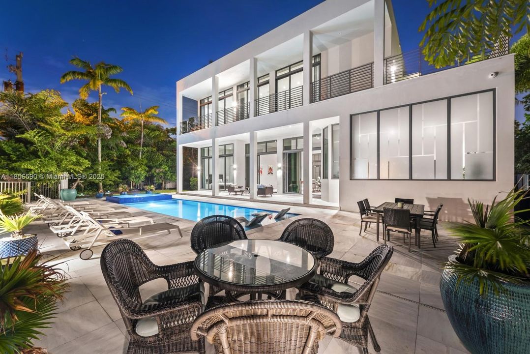 For Rent: $38,500 (6 beds, 5 baths, 4380 Square Feet)