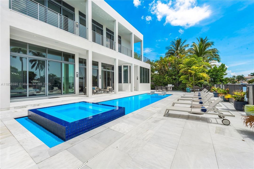 For Rent: $38,500 (6 beds, 5 baths, 4380 Square Feet)