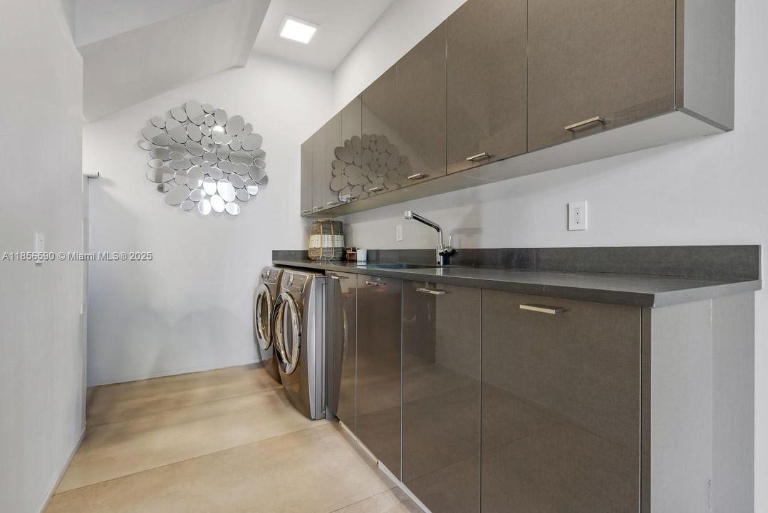 For Rent: $38,500 (6 beds, 5 baths, 4380 Square Feet)