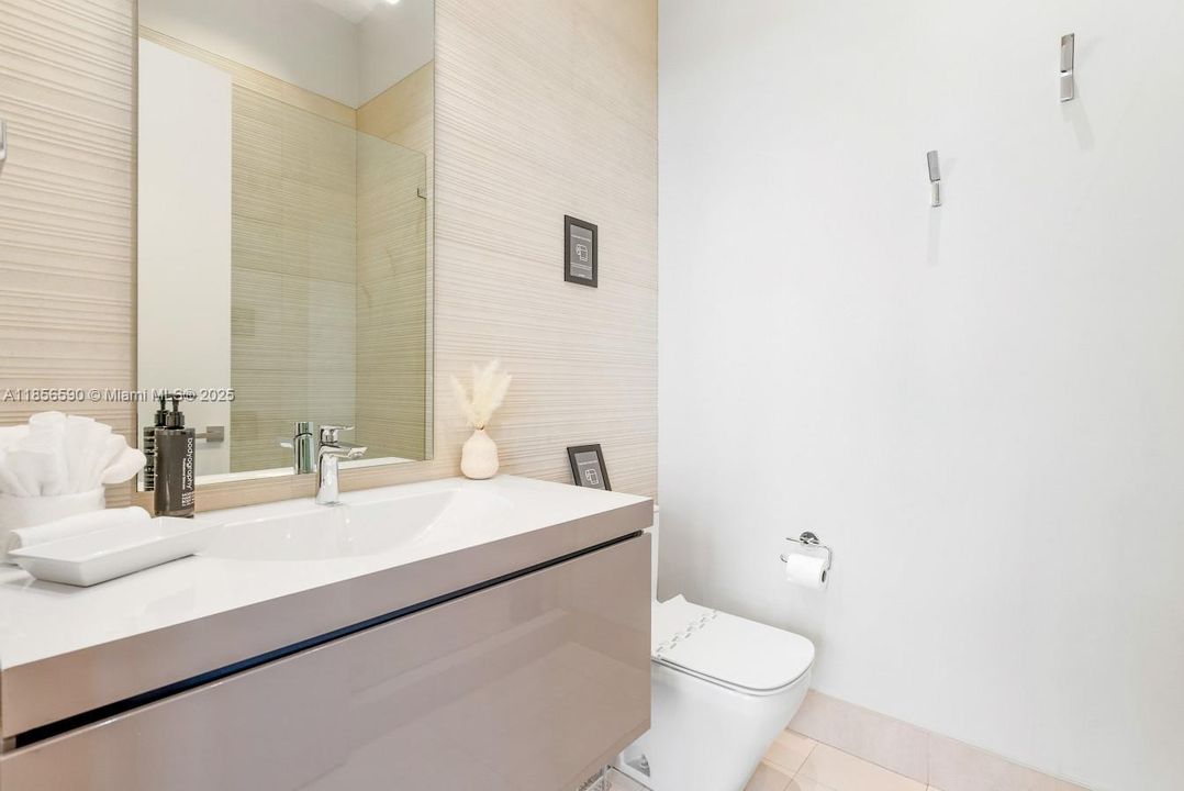 For Rent: $38,500 (6 beds, 5 baths, 4380 Square Feet)