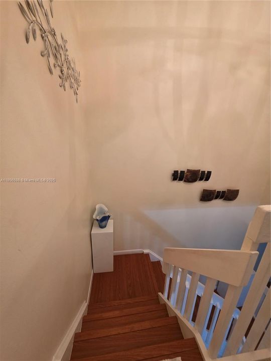 For Sale: $330,000 (2 beds, 2 baths, 1332 Square Feet)