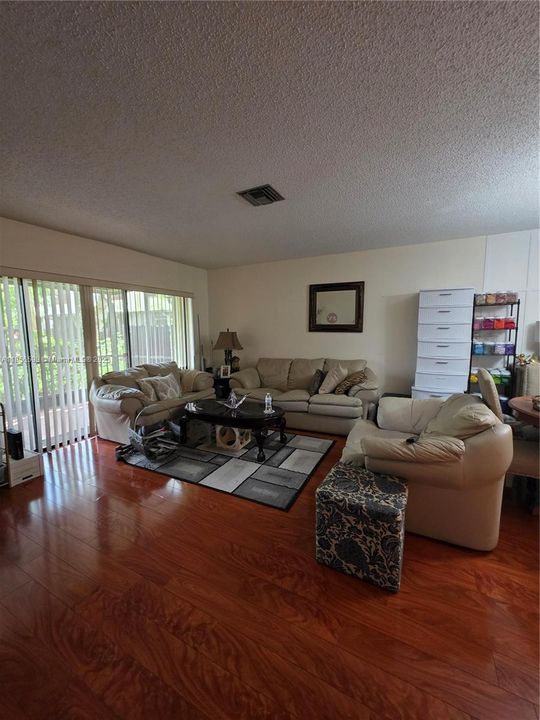 For Sale: $330,000 (2 beds, 2 baths, 1332 Square Feet)