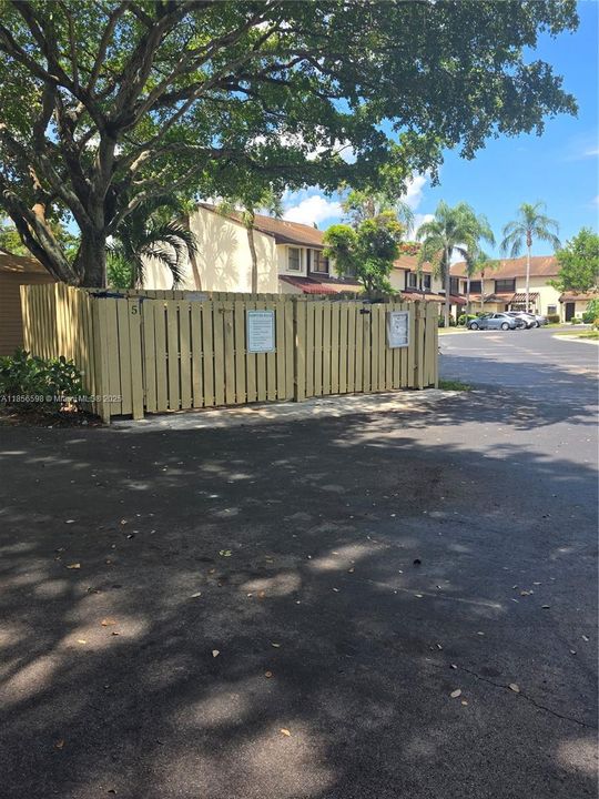 For Sale: $330,000 (2 beds, 2 baths, 1332 Square Feet)