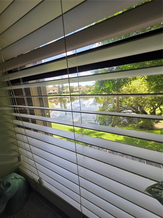 For Sale: $330,000 (2 beds, 2 baths, 1332 Square Feet)