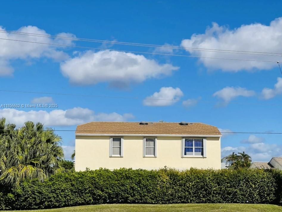 Vendido Recientemente: $743,000 (9 camas, 4 baños, 3368 Pies cuadrados)