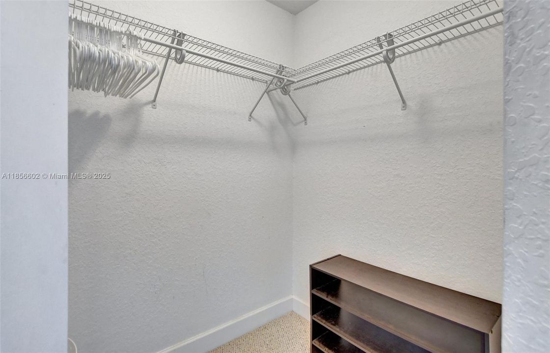 Vendido Recientemente: $743,000 (9 camas, 4 baños, 3368 Pies cuadrados)