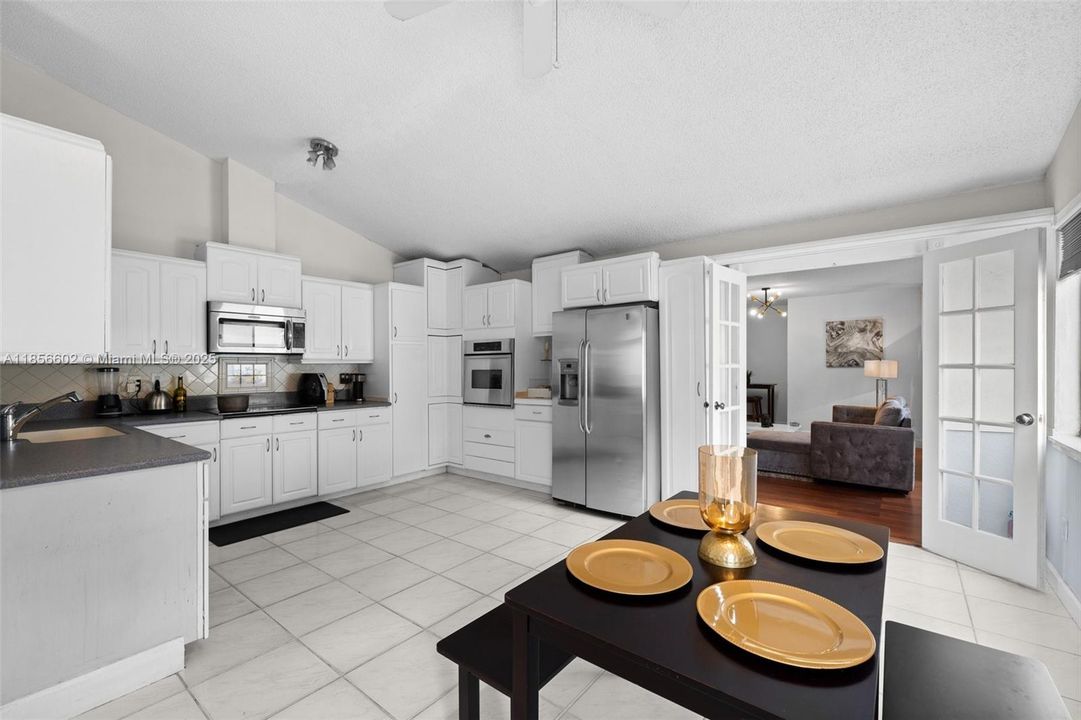 Vendido Recientemente: $743,000 (9 camas, 4 baños, 3368 Pies cuadrados)