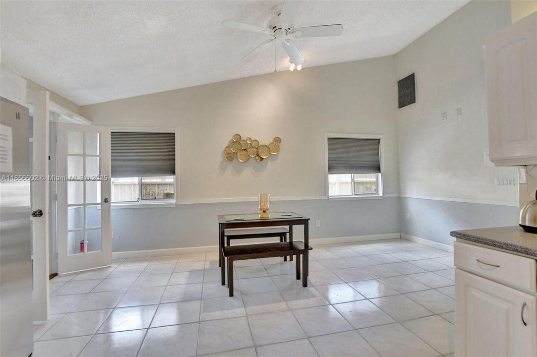 Vendido Recientemente: $743,000 (9 camas, 4 baños, 3368 Pies cuadrados)