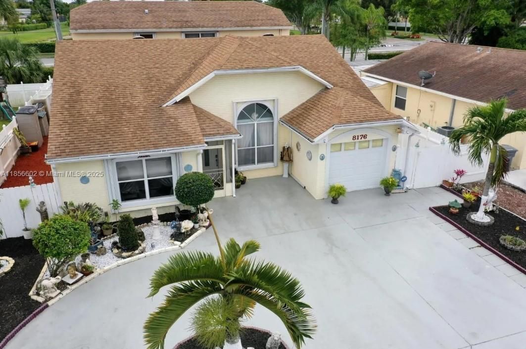 Vendido Recientemente: $743,000 (9 camas, 4 baños, 3368 Pies cuadrados)