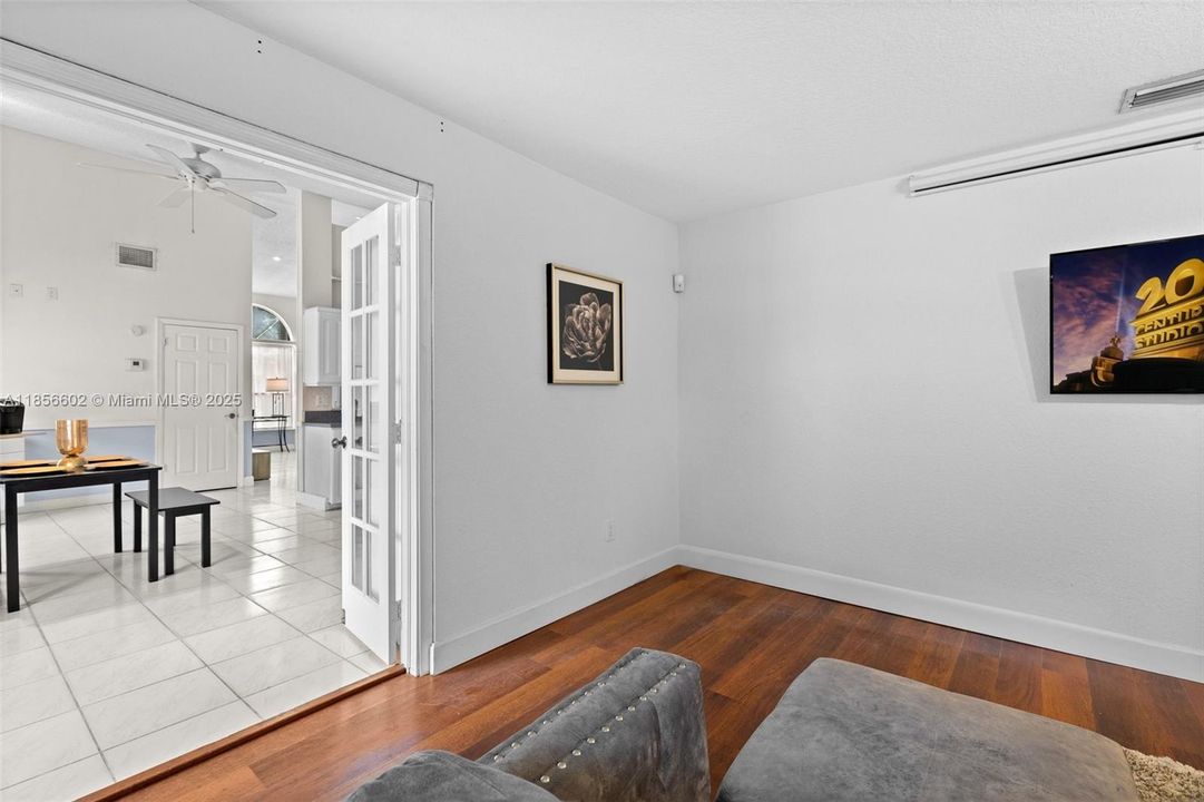 Vendido Recientemente: $743,000 (9 camas, 4 baños, 3368 Pies cuadrados)