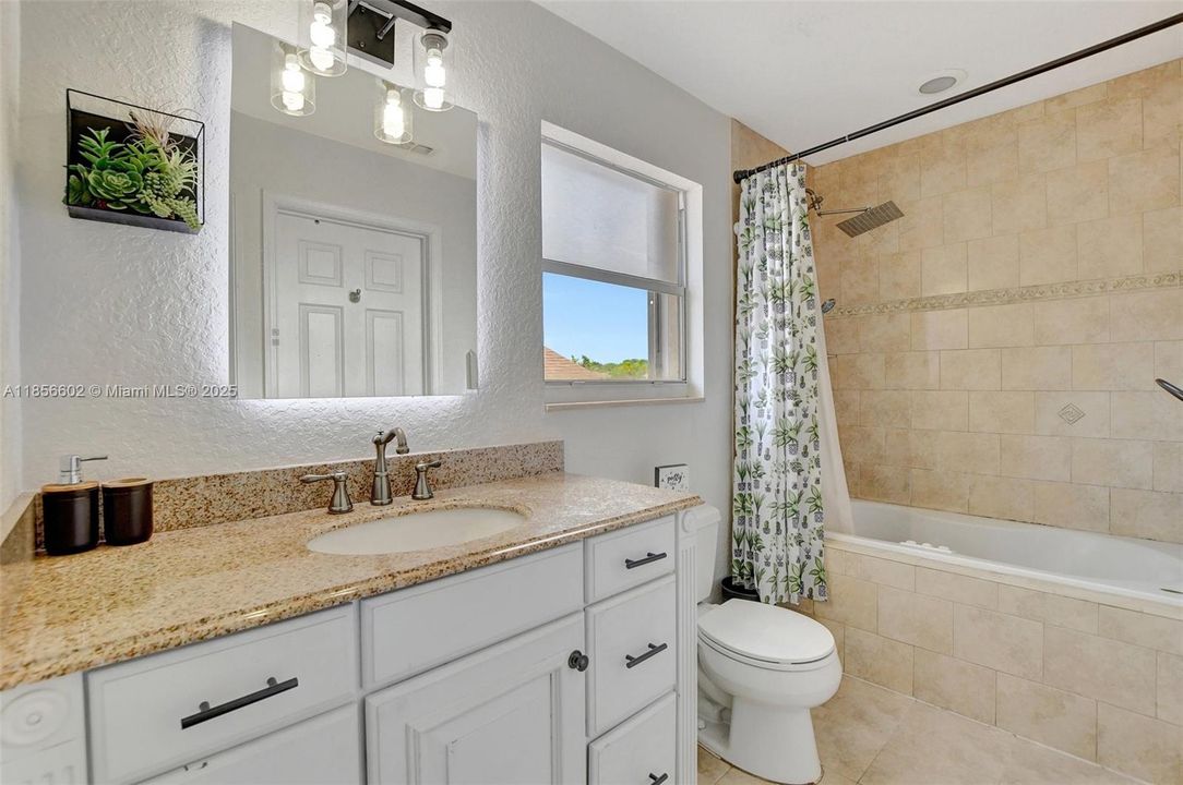 Vendido Recientemente: $743,000 (9 camas, 4 baños, 3368 Pies cuadrados)