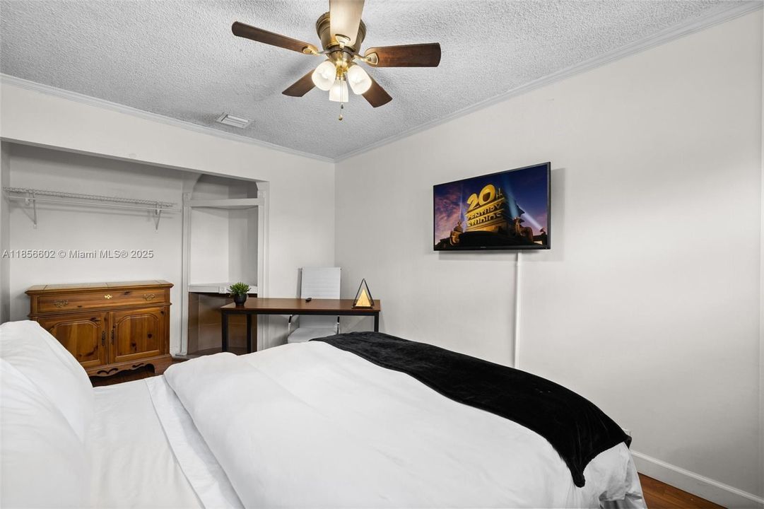 Vendido Recientemente: $743,000 (9 camas, 4 baños, 3368 Pies cuadrados)