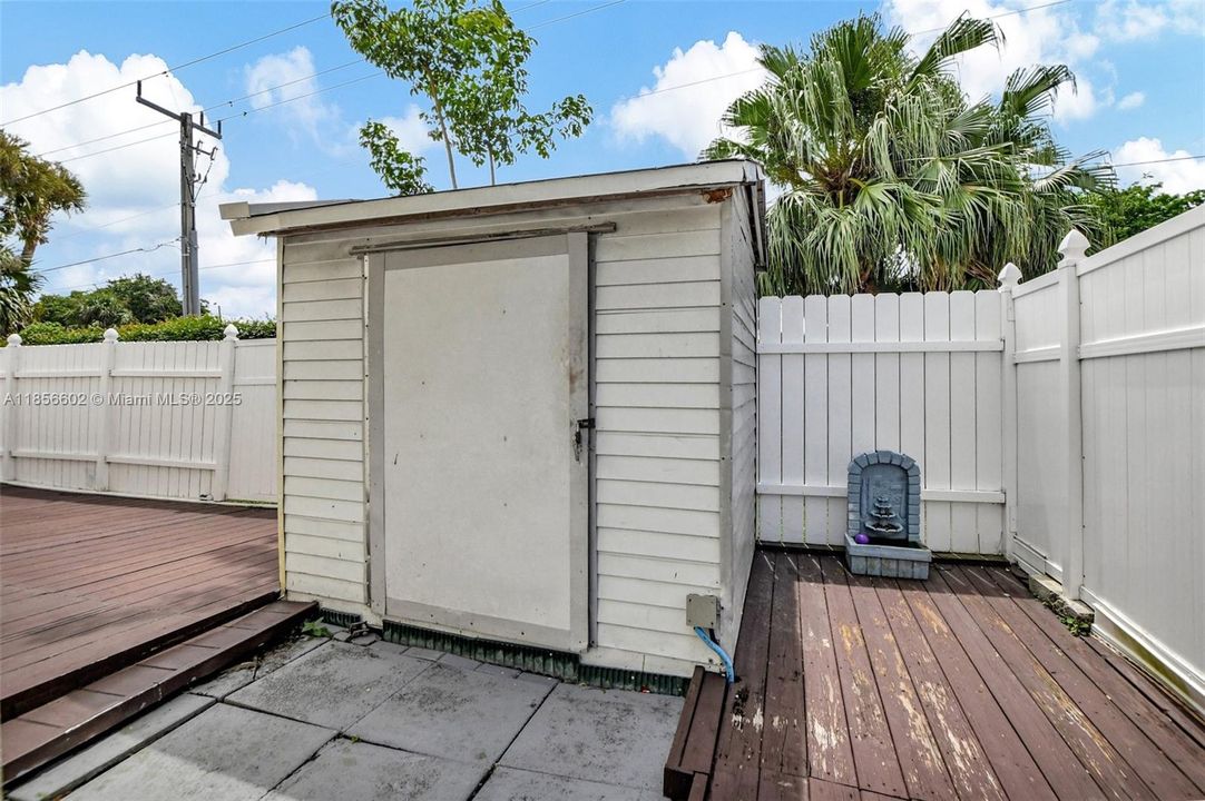 Vendido Recientemente: $743,000 (9 camas, 4 baños, 3368 Pies cuadrados)